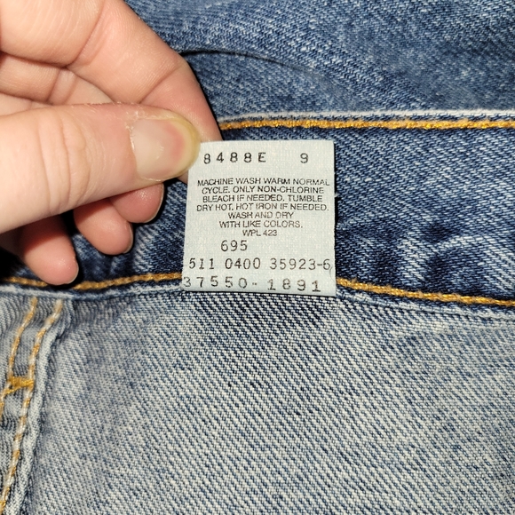 550 Levi Jean Shorts - Picture 5 of 5